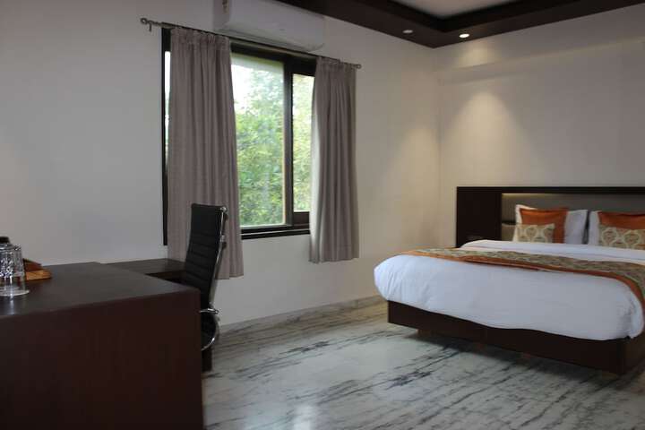Room 18 of 101