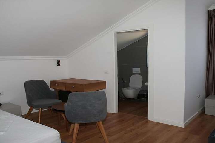 Room 20 of 37