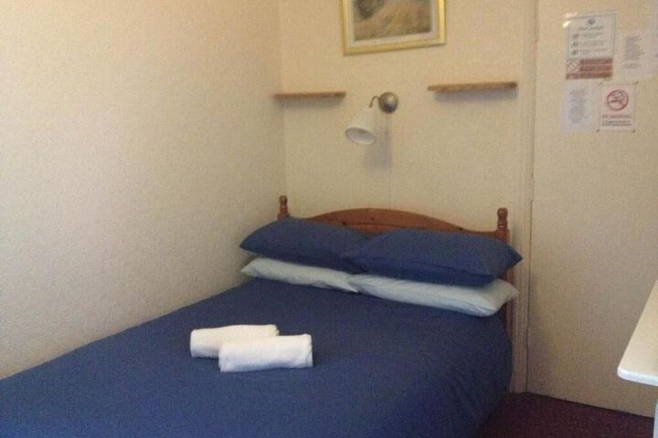 Room 7 of 33