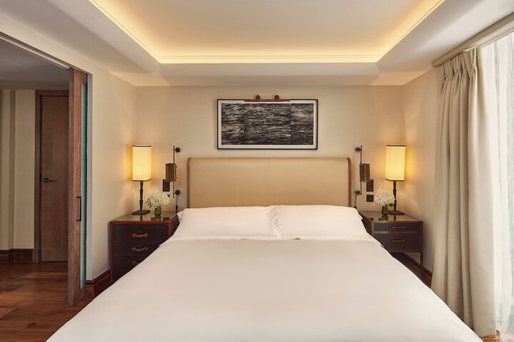 Room 32 of 95