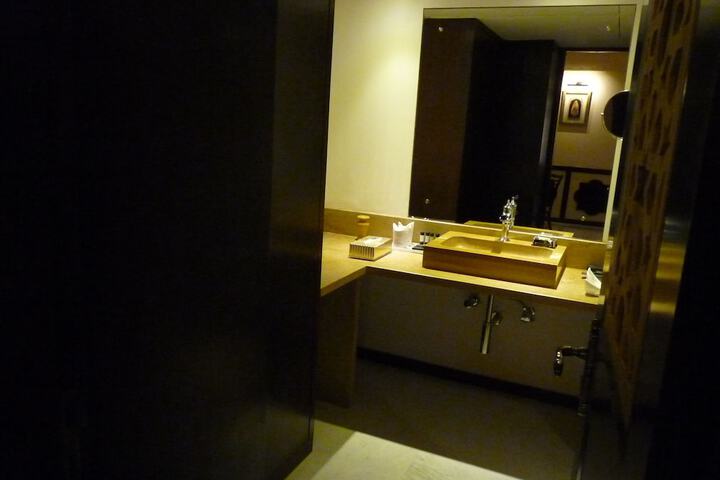 Room 26 of 73