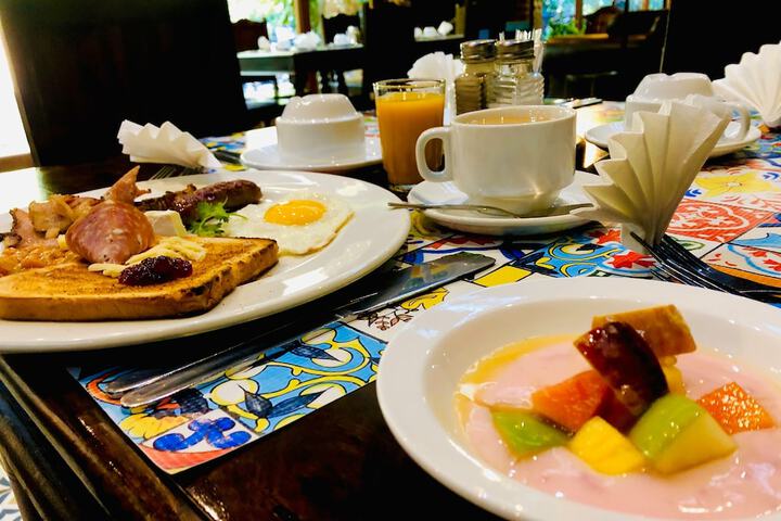 Breakfast/Coffee Service 222 of 275