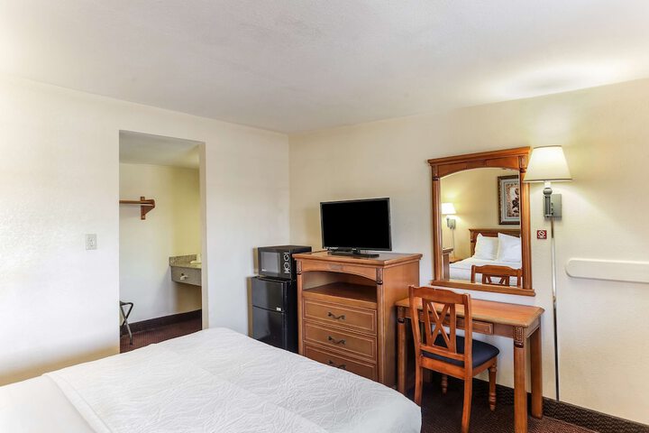 Room 14 of 30