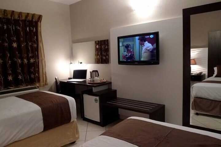 Room 11 of 38