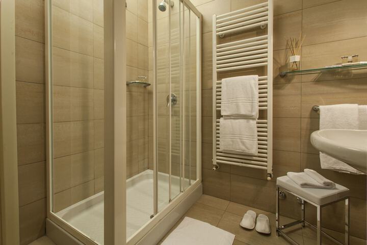 Room 21 of 29
