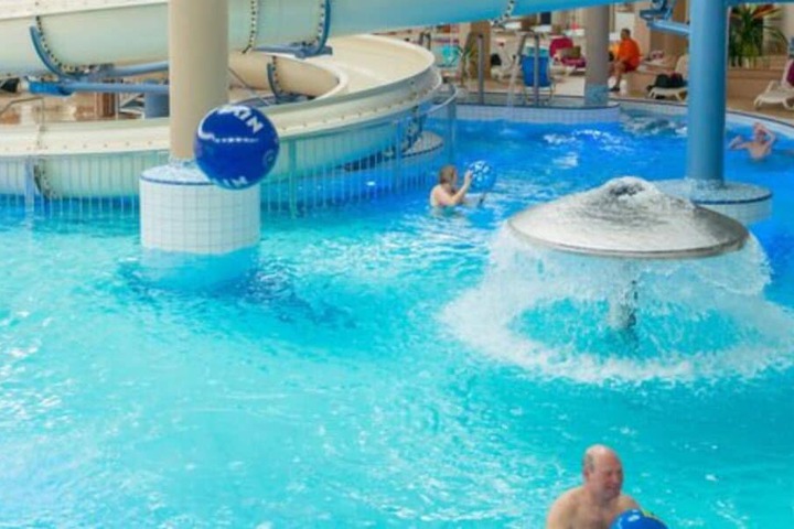 Hotel Pool