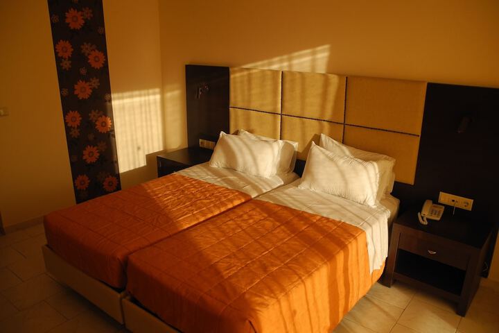 Room 4 of 50