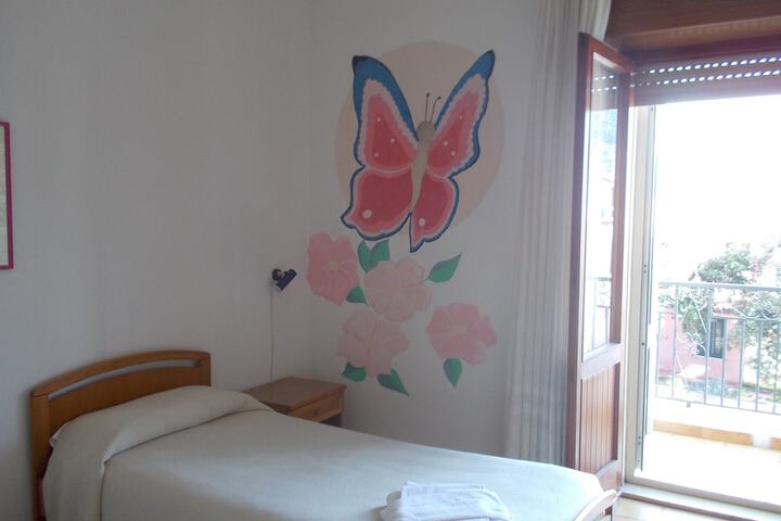 Room 12 of 65
