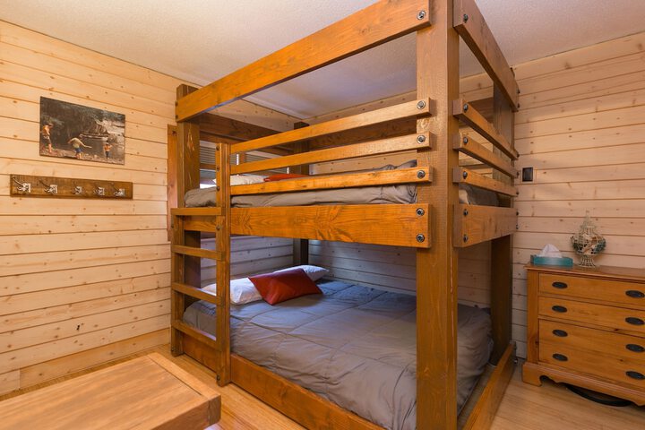 Room 33 of 114