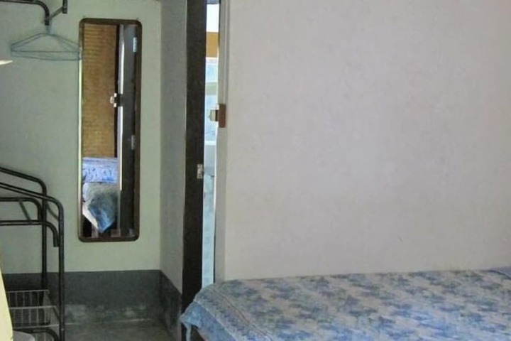 Room 9 of 36