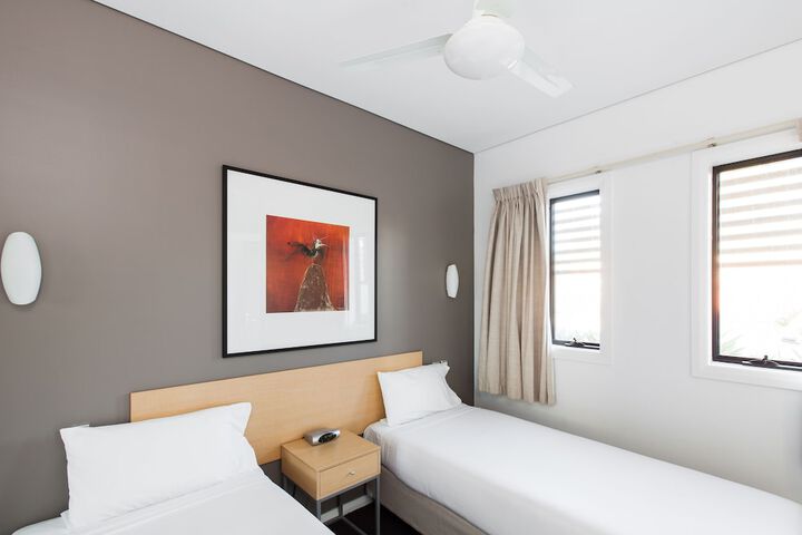 Room 9 of 38
