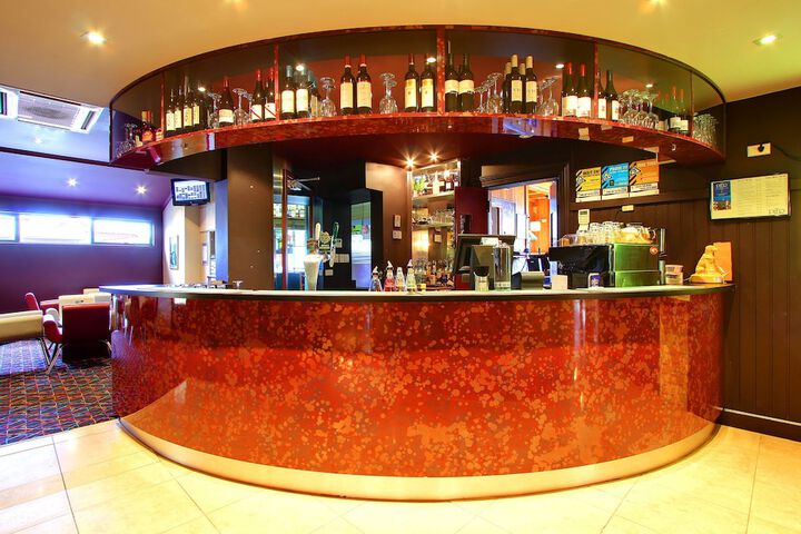 Lounge 36 of 41