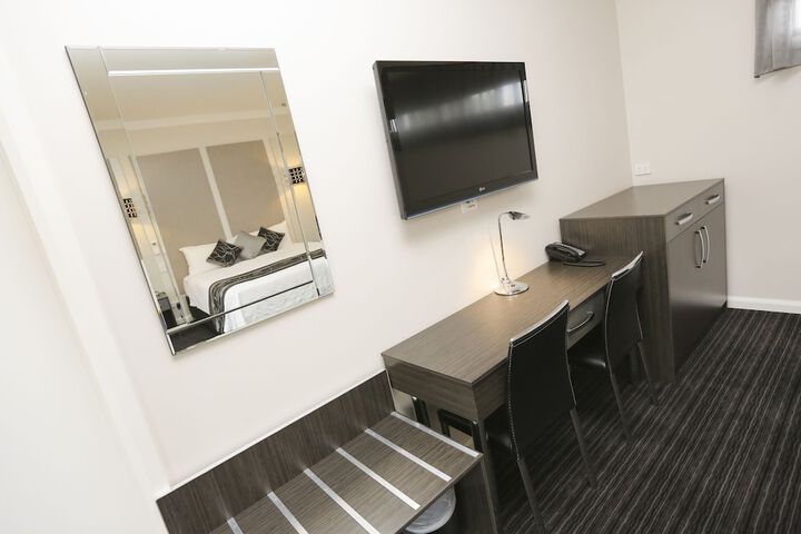 Room 4 of 119