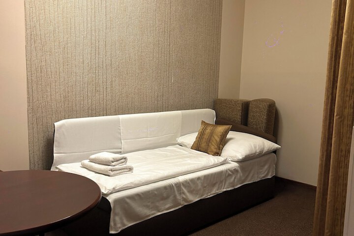 Room 12 of 38