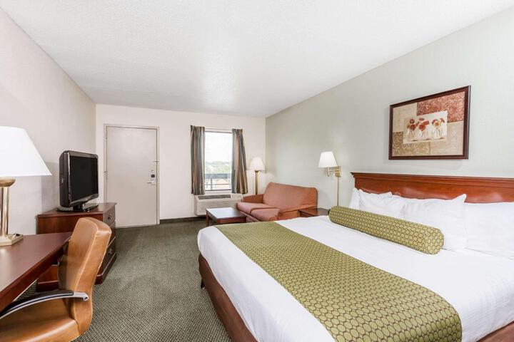 1 King Bed (6 of 12)