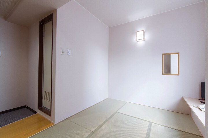 Room 13 of 100