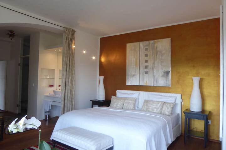 Room 5 of 52