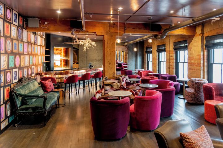 Lounge 110 of 136