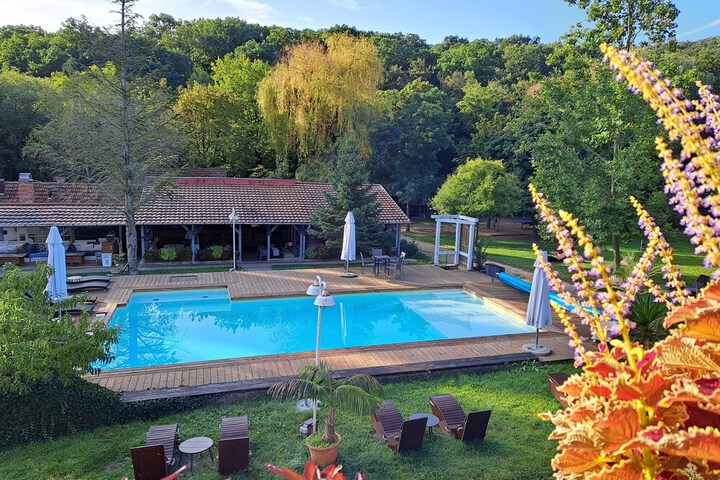 Pool 56 of 87