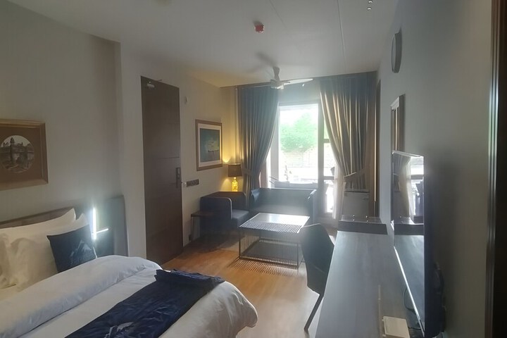 Pinnacle Executive Lodges