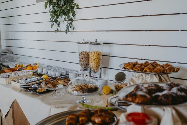Breakfast/Coffee Service 77 of 95