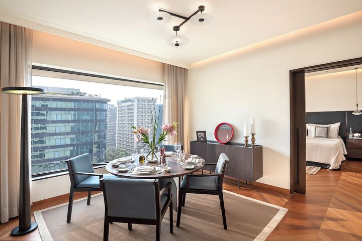 Room 52 of 150