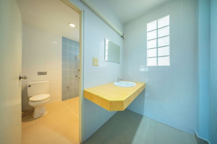 Room 8 of 17