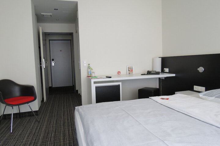 Room 96 of 125