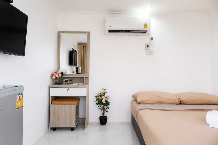 Room 5 of 25