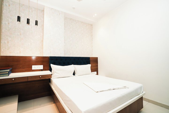 Room 14 of 32
