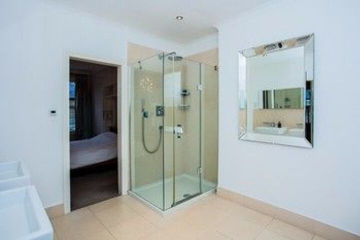 Room 3 of 44