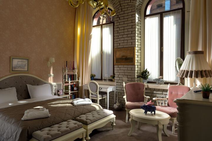 Room 7 of 54