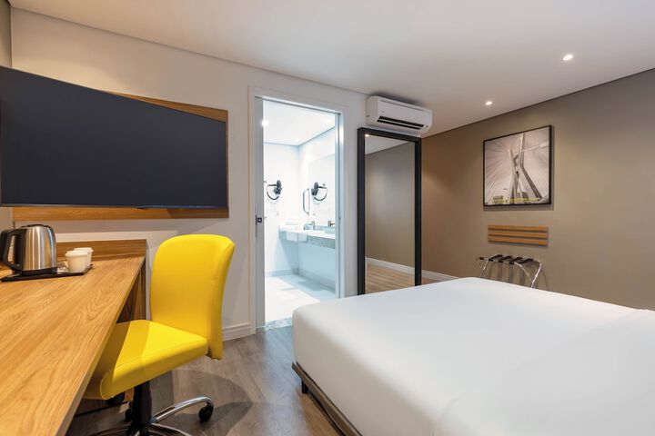 Room 33 of 139