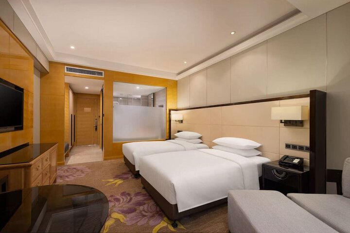 Room 9 of 34