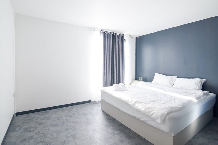 Room 7 of 48