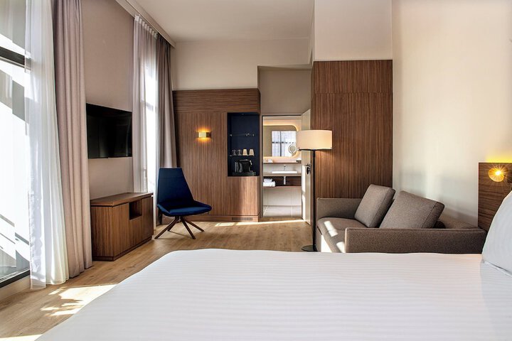 Room 21 of 106