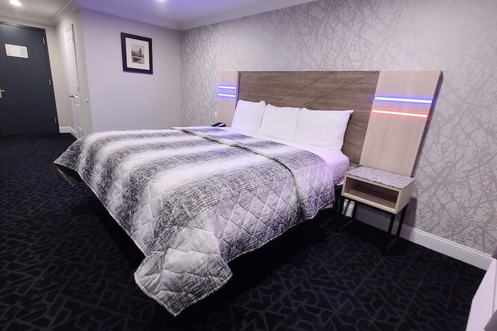 Room 9 of 17
