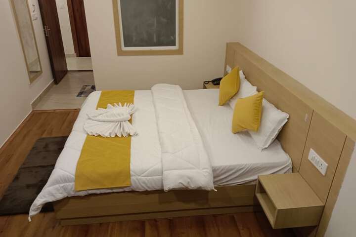 Room 4 of 15