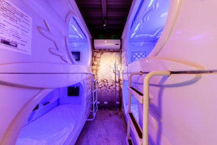 Room 8 of 25