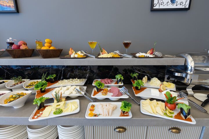 Dining 60 of 84