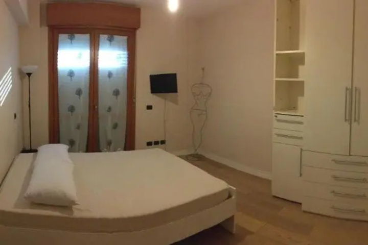 Room 2 of 18