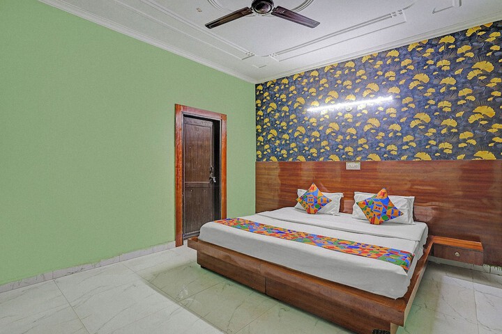 Room 15 of 18