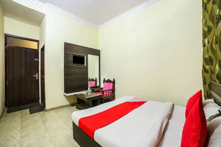 Room 4 of 14