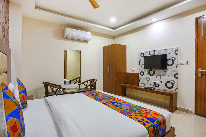 Room 30 of 48