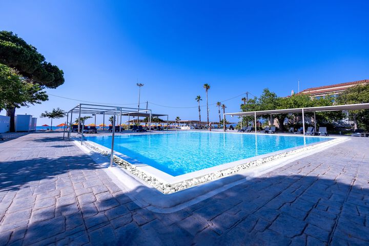 Pool 21 of 35