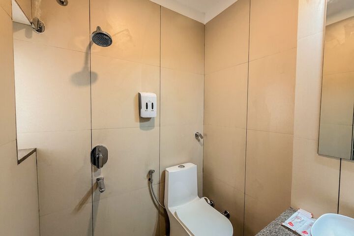 Room 32 of 49