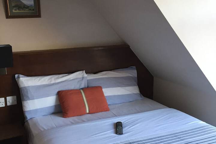 Room 2 of 34