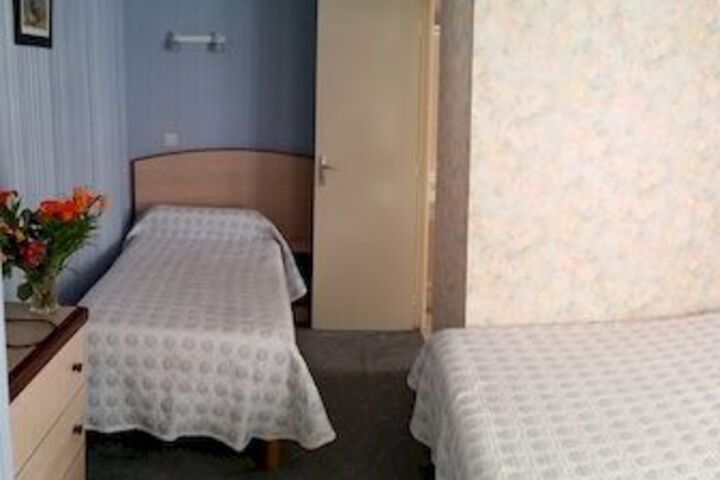 Room 33 of 46