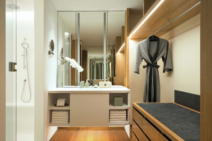 Room 4 of 36