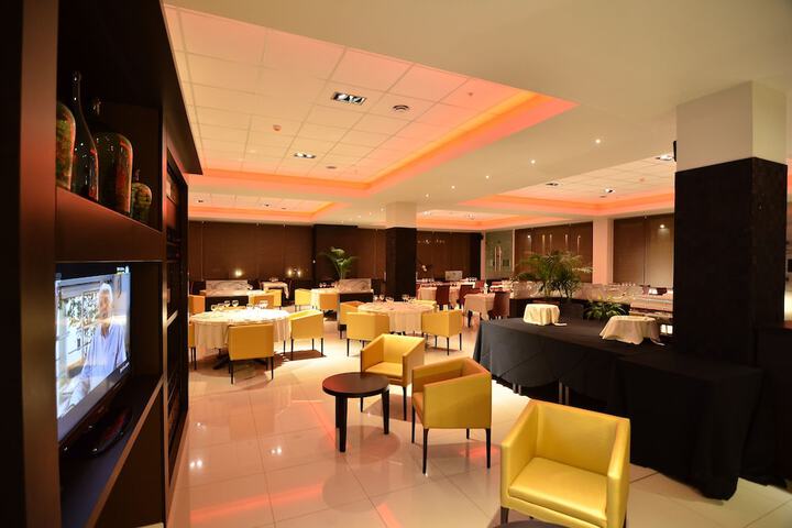 Dining 44 of 61